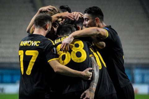 Οι παίκτες της ΑΕΚ πανηγυρίζουν τα γκολ κόντρα στη Ζόρια για το Europa League