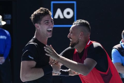 Οι Νικ Κύργιος και Θανάσης Κοκκινάκης πανηγυρίζουν τη νίκη-πρόκριση στον τελικό του διπλού ανδρών στο Australian Open | 27 Ιανουαρίου 2022