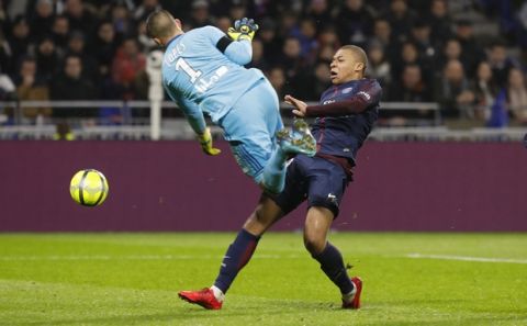 Lyon's goalkeeper Anthony Lopes, left, collides with PSG's Kylian Mbappe Lottin, right, as they challenge for the ball during the French League One soccer match between Lyon and Paris Saint Germain in Decines, near Lyon, central France, Sunday, Jan. 21, 2018. (AP Photo/Laurent Cipriani)