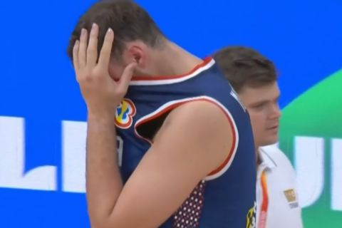 MundoBasket 2023: Ο Νίκολα Μιλουτίνοβ έβαλε τα κλάματα μετά από τον χαμένο τελικό