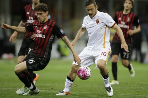 Roma's Francesco Totti, right, challenges for the ball with AC Milan's Davide Calabria during a Serie A soccer match between AC Milan and Roma, at the San Siro stadium in Milan, Italy, Saturday, May 14, 2016. (AP Photo/Luca Bruno)