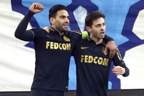 Monaco's midfielder Bernardo Silva, right, celebrates with Radamel Falcao after scoring, during the League One soccer match between Marseille and Monaco, at the Velodrome Stadium, in Marseille, southern France, Sunday, Jan.15, 2017. (AP Photo/Claude Paris)