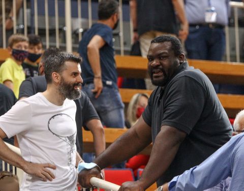 Απόλλωνας Τσόχλας και Σοφοκλής Σχορτσανίτης παρακολούθησαν τον αγώνα Ελλάδα - Σερβία στο τουρνουά Ακρόπολις