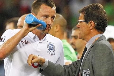 England's head coach Fabio Capello (R) talks with England defender John Terry during the FIFA World Cup 2010 group C preliminary round match between England and Algeria at the Green Point stadium in Cape Town, South Africa, 18 June 2010.
ANSA/NIC BOTHMA