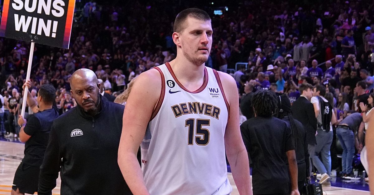 Jokic’s elbow on the Suns owner was not disqualified