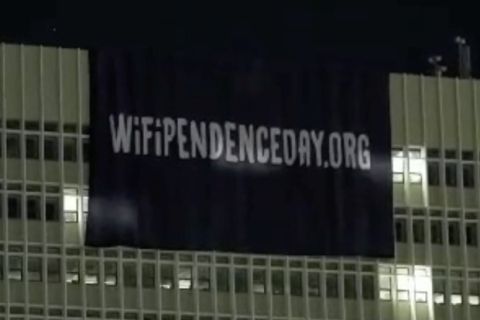 Wifipendenceday.org: πανό στον ΟΤΕ