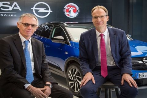 Carlos Tavares, Chairman of the Managing Board of Groupe PSA, and Opel CEO Michael Lohscheller with the Grandland X.