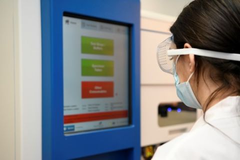 ΕΛΠΕ: Προσφορά υπερσύγχρονου συστήματος διάγνωσης για τον COVID-19 στο νοσοκομείο «ΑΤΤΙΚΟΝ»