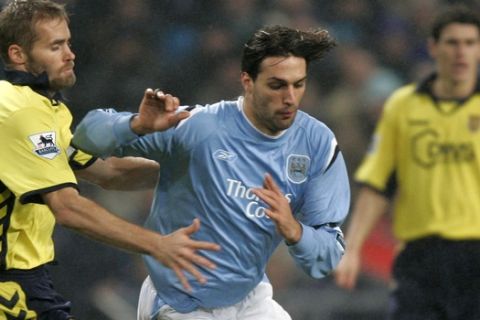 Manchester City's Georgios Samaras, centre, keeps the ball from Aston Villa's Olof Mellberg, left, during their English FA Cup soccer match at The City of Manchester Stadium, Manchester, England, Tuesday March 14, 2006. (AP Photo/Jon Super)  