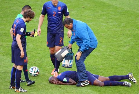 PORTO ALEGRE, BRAZIL - JUNE 18: Bruno Martins Indi of the Netherlands receives treatment after a challenge during the 2014 FIFA World Cup Brazil Group B match between Australia and Netherlands at Estadio Beira-Rio on June 18, 2014 in Porto Alegre, Brazil.  (Photo by Paul Gilham/Getty Images)