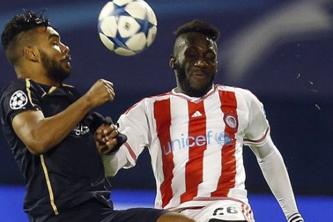 Zagreb's El Arabi Hilal Soudani, left, and Olympiakos' Arthur Masuaku fight for the ball during the Champions League group F match between Dinamo Zagreb and Olympiakos at Maksimirin stadium in Zagreb, Tuesday, Oct. 20, 2015. (AP Photo/Darko Bandic)  