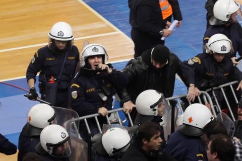 Σοβαρά επεισόδια με τραυματίες στο Πανελλήνιος-Σπόρτινγκ