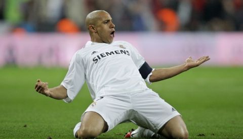 Real Madrid Brazilian player Roberto Carlos celebrates after scoring the fourth goal against Zaragoza during their Copa del Rey semi-final, second leg, soccer match in Madrid, Spain, Tuesday, Feb. 14, 2006. (AP Photo/Bernat Armangue)