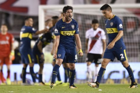Boca Juniors' Pablo Perez, center, celebrates his side's second goal against River Plate during local tournament soccer match in Buenos Aires, Argentina, Sunday, November 5, 2017. (AP Photo/Gustavo Garello)