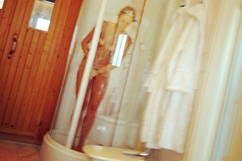 Ο Κανιθάρες ανέβασε γυμνή φωτογραφία της γυναίκας του στο twitter!