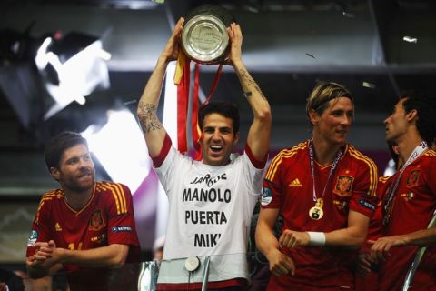 KIEV, UKRAINE - JULY 01:  Cesc Fabregas (2nd L) of Spain lifts the trophy next to team-mates Xabi Alonso, Fernando Torres and Alvaro Arbeloa  during the UEFA EURO 2012 final match between Spain and Italy at the Olympic Stadium on July 1, 2012 in Kiev, Ukraine.  (Photo by Laurence Griffiths/Getty Images)