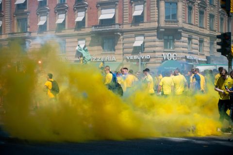 MM7MRB Copenhagen, Denmark. Brondby IF football supporters flood into the street from City Hall square in Copenhagen, drinking, lighting fireworks and blocking traffic just before the Danish Cup Final. Credit: Hugh Mitton/Alamy Live News