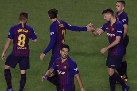 FC Barcelona's Luis Suarez celebrates with his teammates after scoring in the Spanish La Liga soccer match between Rayo Vallecano and FC Barcelona at the Vallecas stadium in Madrid, Spain, Saturday, Nov. 3, 2018. (AP Photo/Manu Fernandez)