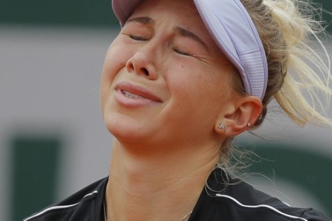 Amanda Anisimova of the U.S. reacts after missing a shot against Australia's Ashleigh Barty during their semifinal match of the French Open tennis tournament at the Roland Garros stadium in Paris, Friday, June 7, 2019. (AP Photo/Michel Euler)
