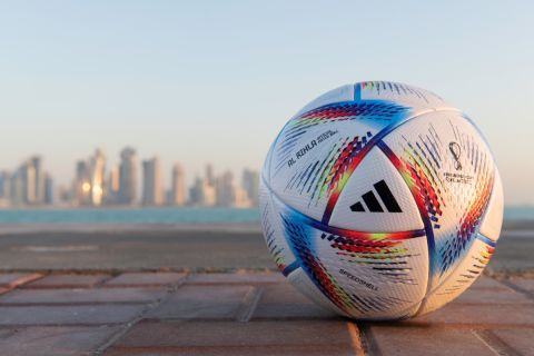 Η adidas παρουσιάζει την επίσημη μπάλα του ΠΑΓΚΟΣΜΙΟΥ ΚΥΠΕΛΛΟΥ FIFA 2022™ με τη χαρακτηριστική τεχνολογία CONNECTED BALL