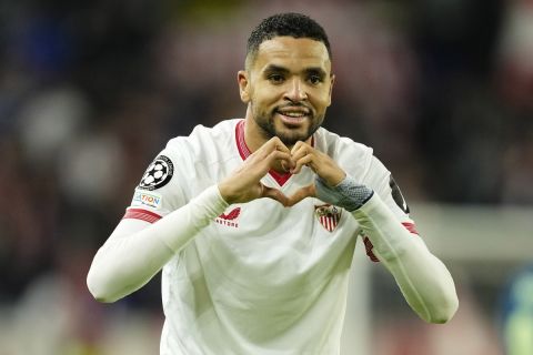 Sevilla's Youssef En-Nesyri celebrates after scoring his side's first goal during the Champions League Group B soccer match between Sevilla and PSV at the Ramon Sanchez-Pizjuan stadium in Seville, Spain, Wednesday, Nov.29, 2023. (AP Photo/Jose Breton)