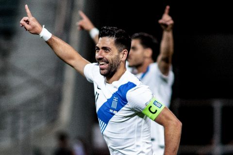 Ο Τάσος Μπακασέτας πανηγυρίζει για το 1-0 της Εθνικής απέναντι στην Κύπρο