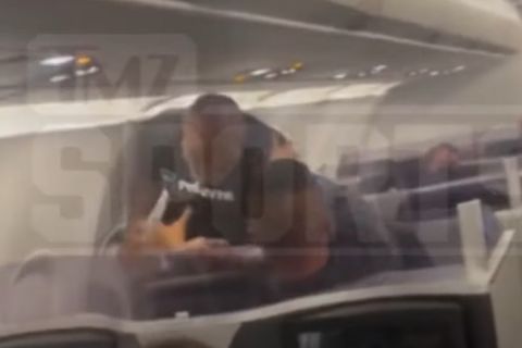 Ο Μάικ Τάισον γρονθοκόπησε άγρια στο πρόσωπο επιβάτη σε αεροπλάνο