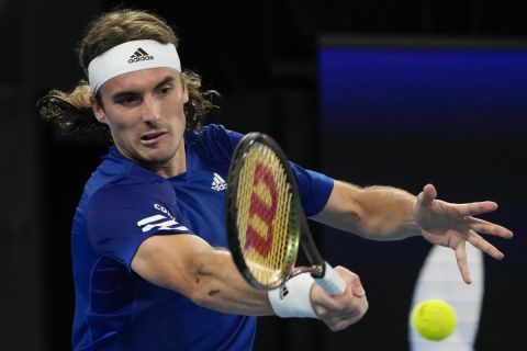 Stefanos Tsitsipas of Greece plays a forehand return to Italy's Matteo Berrettini during their semifinal match at the United Cup tennis event in Sydney, Australia, Saturday, Jan. 7, 2023. (AP Photo/Mark Baker)