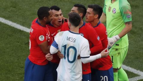 Argentina's Lionel Messi, (10) and Chile's Gary Medel, second from left, scuffle after referee Mario Diaz showed the red card to both of them during the Copa America third-place soccer match at the Arena Corinthians in Sao Paulo, Brazil, Saturday, July 6, 2019. (AP Photo/Nelson Antoine)