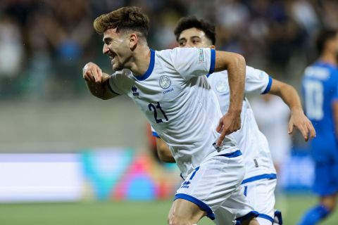 Ο Τζιωνής πανηγυρίζει το γκολ που πέτυχε στο Κύπρος - Ελλάδα | 24 Σεπτεμβρίου 2022