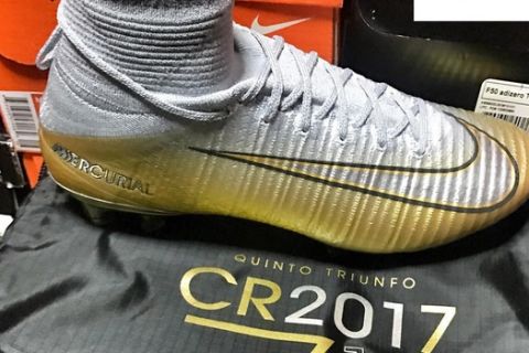 Τα παπούτσια που "πρόδωσαν" ότι ο Κριστιάνο θα πάρει τη "χρυσή μπάλα"