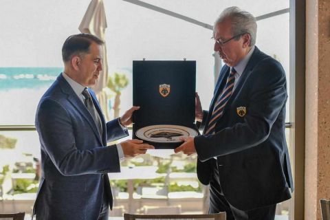 ΑΕΚ: Ο Απόλλων Λεμεσού παρέθεσε επίσημο γεύμα στα στελέχη της κιτρινόμαυρης αποστολής, παρών και ο θρύλος της Ένωσης Γιώργος Σαββίδης