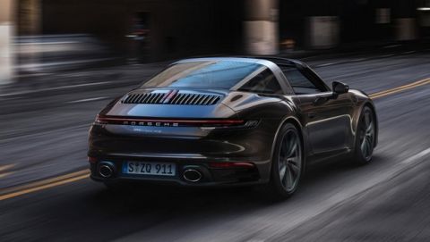 Απολαυστική η πανέμορφη νέα Porsche 911 Targa