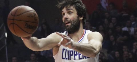 Los Angeles Clippers' Milos Teodosic passes the ball during the first half of an NBA basketball game against the Memphis Grizzlies Tuesday, Jan. 2, 2018, in Los Angeles. (AP Photo/Jae C. Hong)