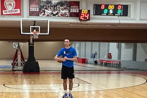 Ολυμπιακός: Ο Ποκουσέβσκι προπονήθηκε στο ΣΕΦ και μίλησε στο Advanced Basketball + Athletic Camp 