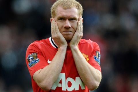MANCHESTER, ENGLAND - MAY 06:  Paul Scholes of Manchester United looks dejected at the end of the Barclays Premier League match between Manchester United and Swansea City at Old Trafford on 6 May 2012 in Manchester, England.  (Photo by Laurence Griffiths/Getty Images)
