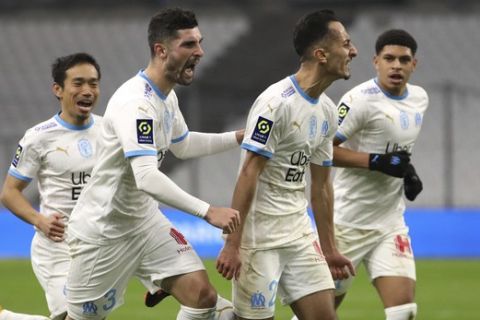 Οι παίκτες της Μαρσέιγ πανηγυρίζουν γκολ κόντρα στην Νις στο Βελοντρόμ για τη Ligue 1.