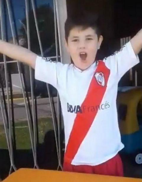 Ο 6χρονος οπαδός της Ρίβερ που μπήκε στις καρδιές όλων των Αργεντινών!