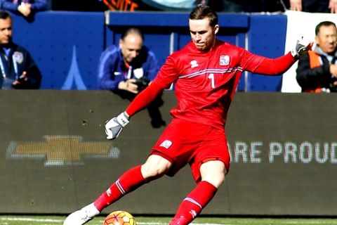 Iceland goalkeeper Ogmundur Kristinsson #1 in actions against United States during a men's international friendly soccer game in Carson, Calif., Sunday, Jan., 31, 2016. The United States won 3-2. (AP Photo/Ringo H.W. Chiu) 