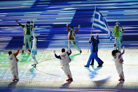 Η ελληνική σημαία στην τελετή έναρξης των Χειμερινών Ολυμπιακών Αγώνων 