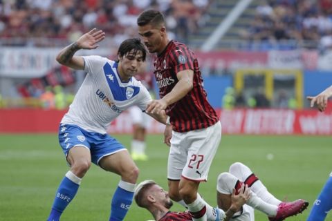 Brescia's Sandro Tonali, left, challenges AC Milan's Andre Silva during the Serie A soccer match between AC Milan and Brescia, at the San Siro stadium in Milan, Italy, Saturday, Aug. 31, 2019. (AP Photo/Luca Bruno)