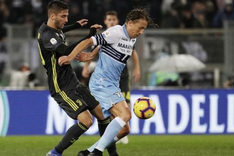 Lazio's Lucas Leiva, right, challenges for the ball with Juventus' Rodrigo Bentancur during the Serie A soccer match between Lazio and Juventus at the Olympic stadium, in Rome, Sunday, Jan. 27, 2019. (AP Photo/Gregorio Borgia)