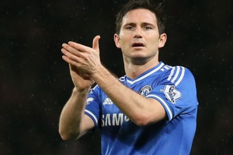 Chelsea's Frank Lampard applauds the fans at the end of the match in their English Premier League soccer match between Arsenal and Chelsea at the Emirates stadium in London, Monday, Dec. 23, 2013. (AP Photo/Alastair Grant)