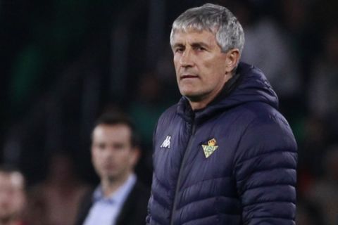 Betis' coach Quique Setien looks on during the Europa League round of 32 second leg soccer match between Betis and Rennes at the Benito Villamarin stadium, in Seville, Spain, Thursday, Feb. 21, 2019. (AP Photo/Miguel Morenatti)