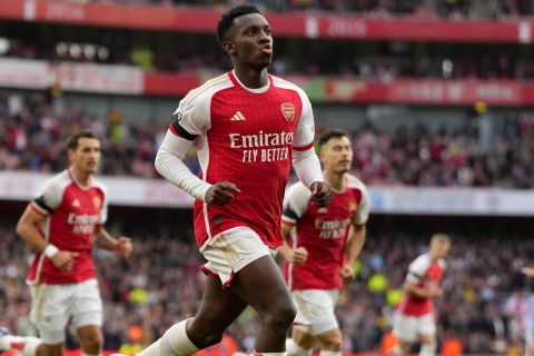 Arsenal's Eddie Nketiah celebrates after scoring his side's second goal during the English Premier League soccer match between Ο Έντι Ενκέτια πανηγυρίζει γκολ με τη φανέλα της Άρσεναλ κόντρα στην Σέφιλντ Γιουνάιτεντ σε ματς της Premier League | 28 Οκτωβρίου 2023