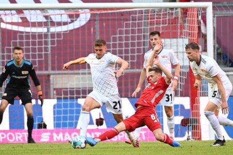 Ο Γιόσουα Κίμιχ της Μπάγερν σε στιγμιότυπο της αναμέτρησης με την Ουνιόν για την Bundesliga 2020-2021 στην "Άλιαντς Αρένα", Μόναχο | Σάββατο 10 Απριλίου 2021