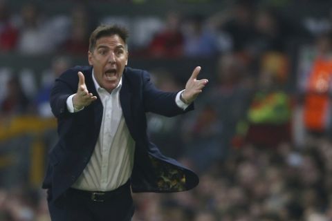Celta's head coach Eduardo Berizzo shouts out and gestures from the technical area during the Europa League semifinal second leg soccer match between Manchester United and Celta Vigo at Old Trafford in Manchester, England, Thursday, May 11, 2017. (AP Photo/Dave Thompson)