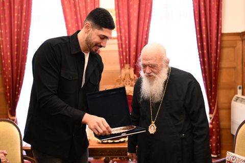 Ο Ενές Καντέρ συναντήθηκε με τον Αρχιεπίσκοπο Ιερώνυμο