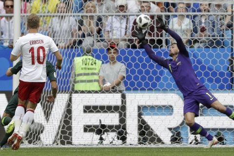 Denmark's Christian Eriksen, left, scores the opening goal during the group C match between Denmark and Australia at the 2018 soccer World Cup in the Samara Arena in Samara, Russia, Thursday, June 21, 2018. (AP Photo/Gregorio Borgia)