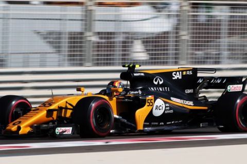 Carlos Sainz Jr (ESP) Renault Sport F1 Team RS17.
Abu Dhabi Grand Prix, Friday 24th November 2017. Yas Marina Circuit, Abu Dhabi, UAE.